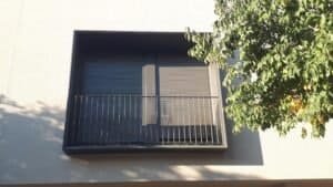 Tanca perimetral i relació amb l’espai públic del conjunt d’habitatges