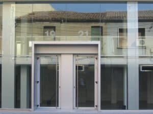 Façana de vidre moderna