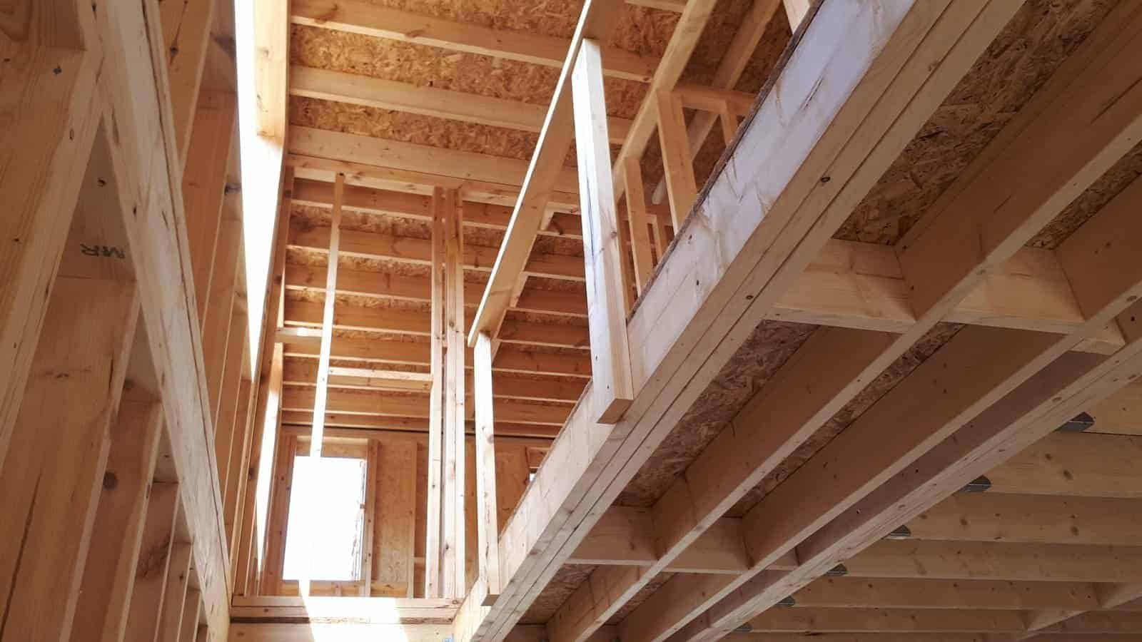 Estructura interior de fusta en construcció