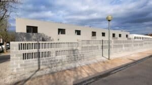 Façana de filera de cases modernes, projecte 2022 Palau-Solità fase 2.