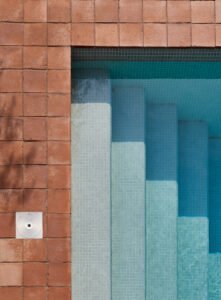 Piscina exterior: voral terracota