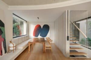 Menjador contemporani amb escala