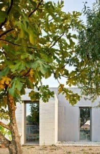 Façana de Casa Ullastrell amb maó clar