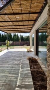 Estructura de fusta d’un porxo en habitatge unifamiliar d’obra nova